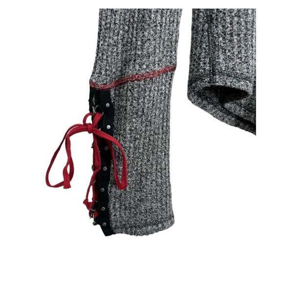 Free People Womens M Mountaineer Cuff Thermal Gray Red Lace-Up Sleeve Grunge EUC - Picture 4 of 8